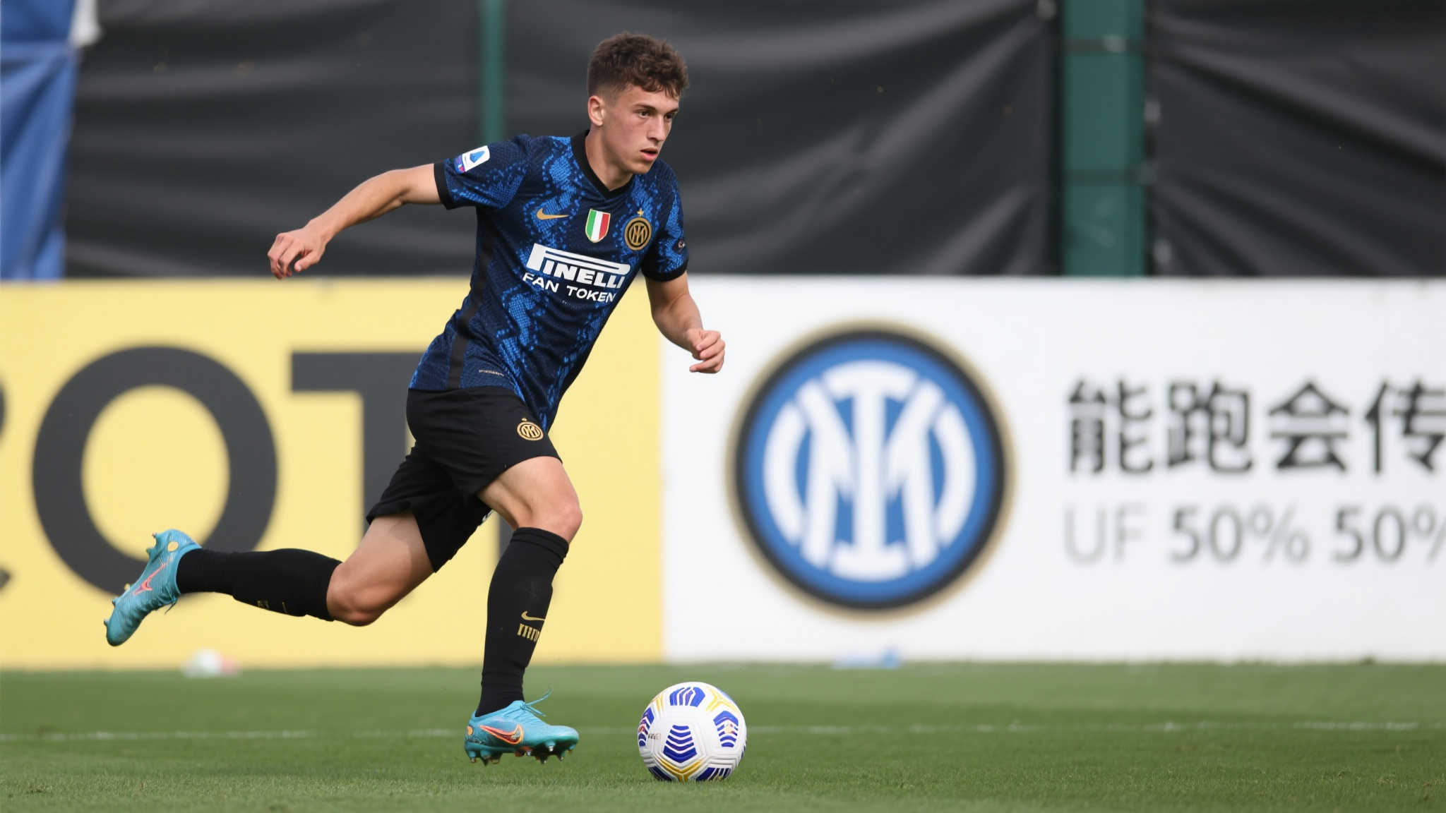 意媒:蒙扎有意租借国际米兰18岁边翼手德皮耶里 作为国米青训标志性新秀之一,“能跑会传”的特点令他